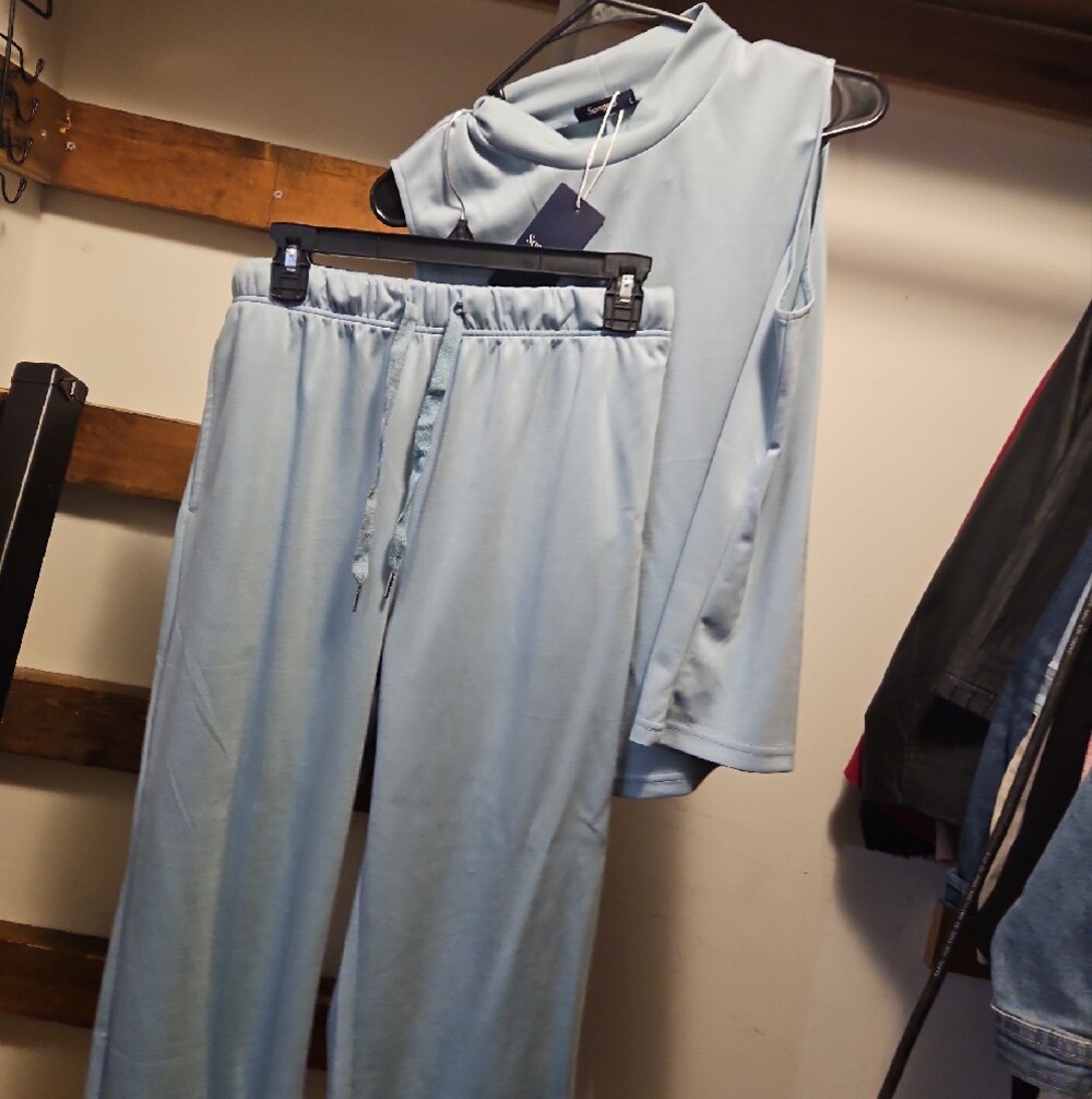 Sleeveless Light Blue Lounge Set/Travel - Picture 4 of 4